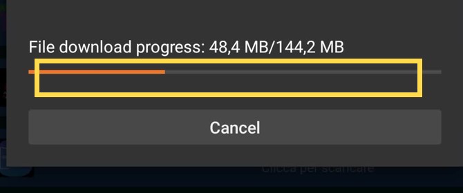 Aspetta il download — area da selezionare evidenziata in giallo.